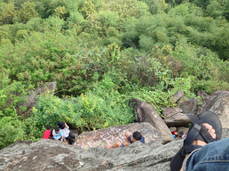 Gunung Batu Tilu, Kasokandel