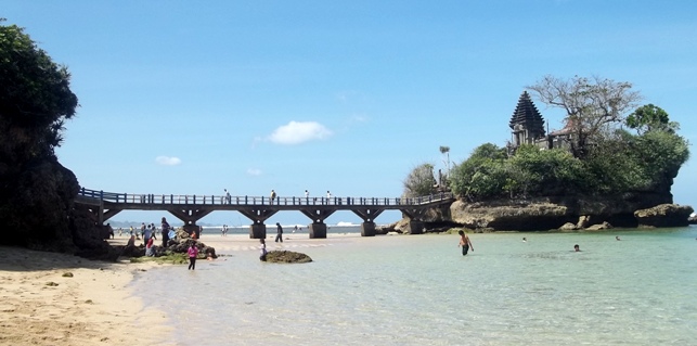 Pantai Balekambang