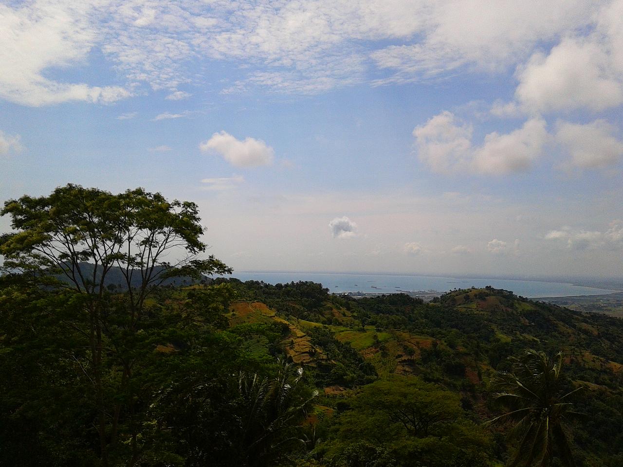 Batu Lawang Tebing Keratonnya Kota Cilegon