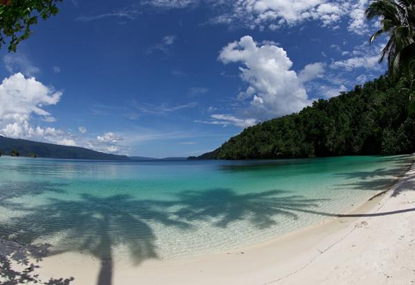 Hasil gambar untuk pantai ermun kaimana